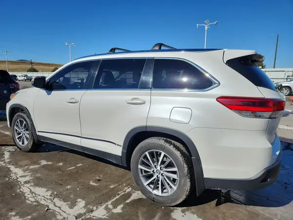 5TDJZRFH2KS565510 2019 TOYOTA HIGHLANDER - Image 2