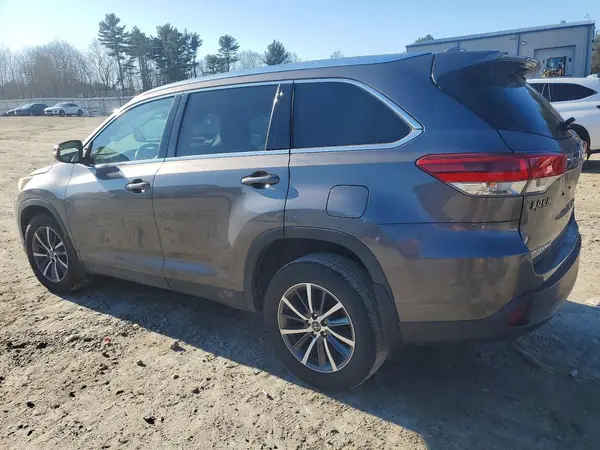5TDJZRFH2KS565961 2019 TOYOTA HIGHLANDER - Image 2