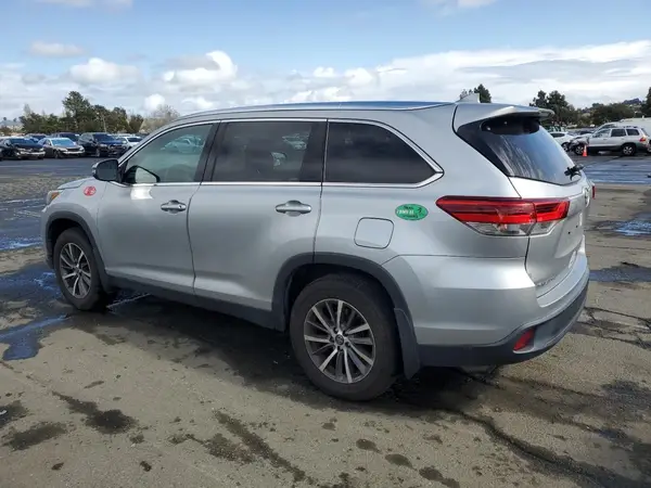 5TDJZRFH2KS566169 2019 TOYOTA HIGHLANDER - Image 2