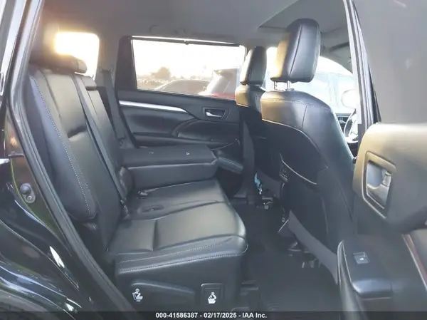 5TDJZRFH2KS569010 2019 TOYOTA HIGHLANDER - Image 8