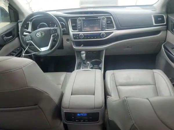 5TDJZRFH2KS570786 2019 TOYOTA HIGHLANDER - Image 8