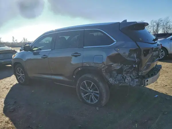 5TDJZRFH2KS571369 2019 TOYOTA HIGHLANDER - Image 2