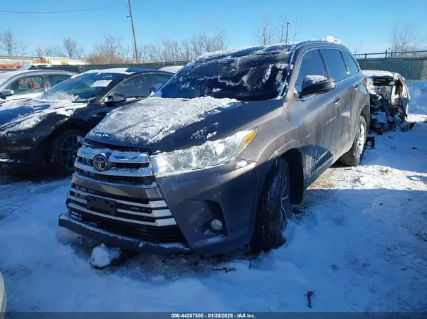 5TDJZRFH2KS571615 2019 TOYOTA HIGHLANDER - Image 2