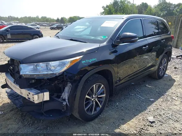 5TDJZRFH2KS575387 2019 TOYOTA HIGHLANDER - Image 2