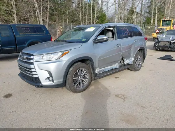 5TDJZRFH2KS576037 2019 TOYOTA HIGHLANDER - Image 2