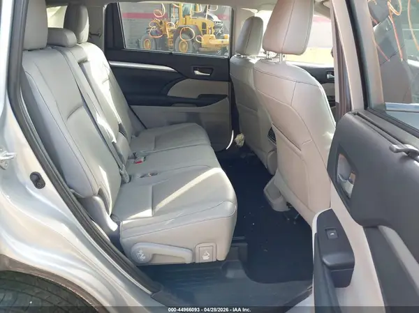 5TDJZRFH2KS576037 2019 TOYOTA HIGHLANDER - Image 8