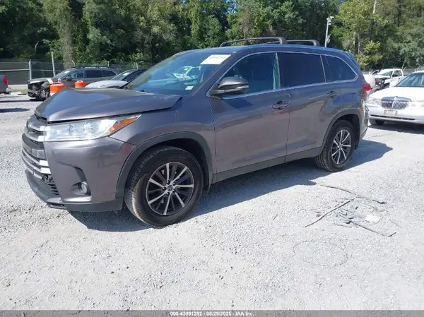 5TDJZRFH2KS578242 2019 TOYOTA HIGHLANDER - Image 2