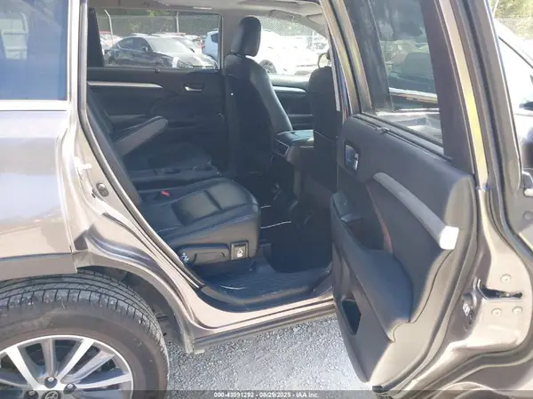 5TDJZRFH2KS578242 2019 TOYOTA HIGHLANDER - Image 8