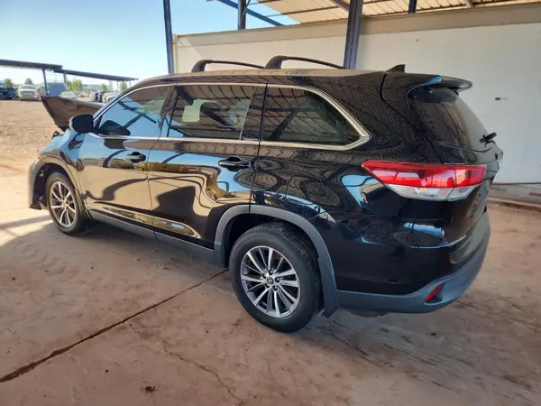 5TDJZRFH2KS579021 2019 TOYOTA HIGHLANDER - Image 2