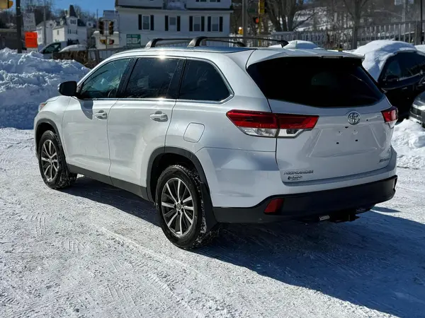 5TDJZRFH2KS579164 2019 TOYOTA HIGHLANDER - Image 2