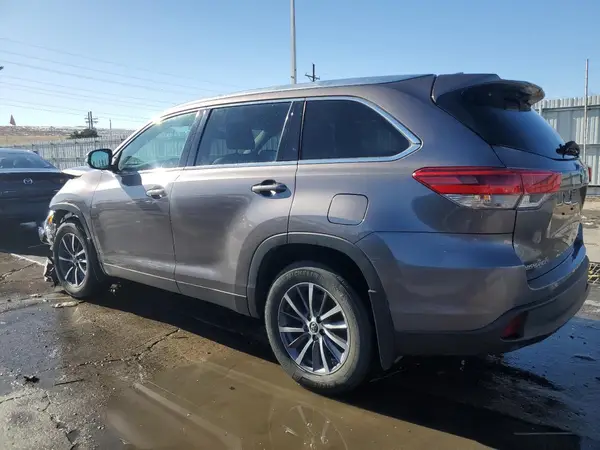 5TDJZRFH2KS582730 2019 TOYOTA HIGHLANDER - Image 2