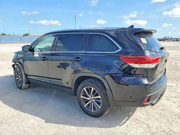 5TDJZRFH2KS582775 2019 TOYOTA HIGHLANDER - Image 2