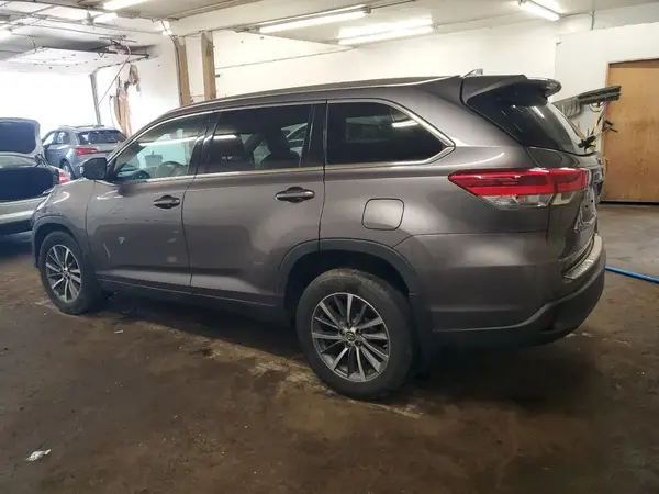 5TDJZRFH2KS584428 2019 TOYOTA HIGHLANDER - Image 2