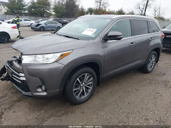 5TDJZRFH2KS584946 2019 TOYOTA HIGHLANDER - Image 2
