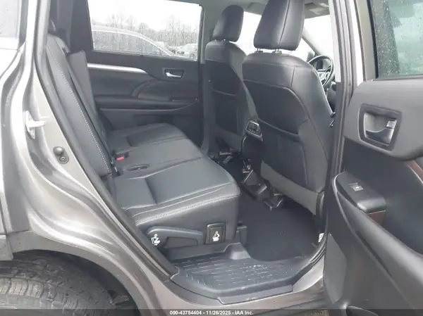 5TDJZRFH2KS584946 2019 TOYOTA HIGHLANDER - Image 8