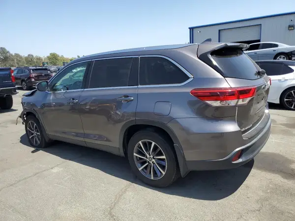 5TDJZRFH2KS587863 2019 TOYOTA HIGHLANDER - Image 2