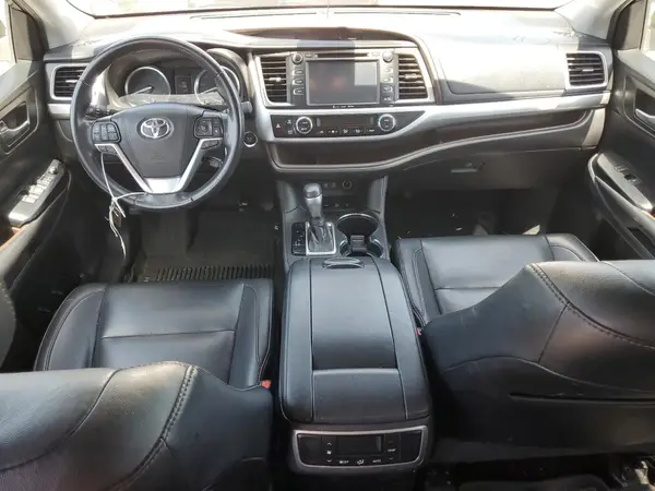 5TDJZRFH2KS587863 2019 TOYOTA HIGHLANDER - Image 8