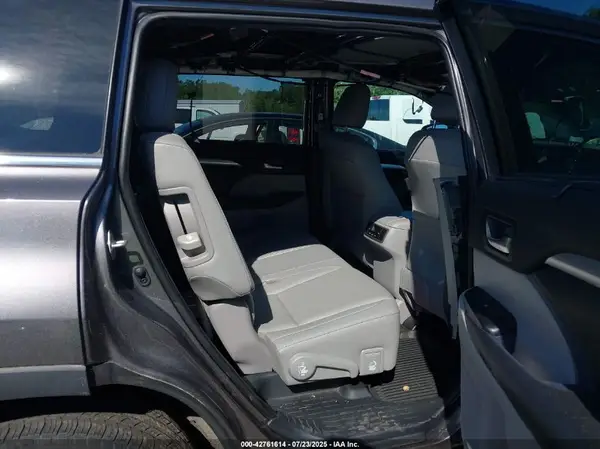 5TDJZRFH2KS592318 2019 TOYOTA HIGHLANDER - Image 8