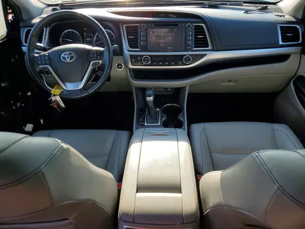 5TDJZRFH2KS592836 2019 TOYOTA HIGHLANDER - Image 8