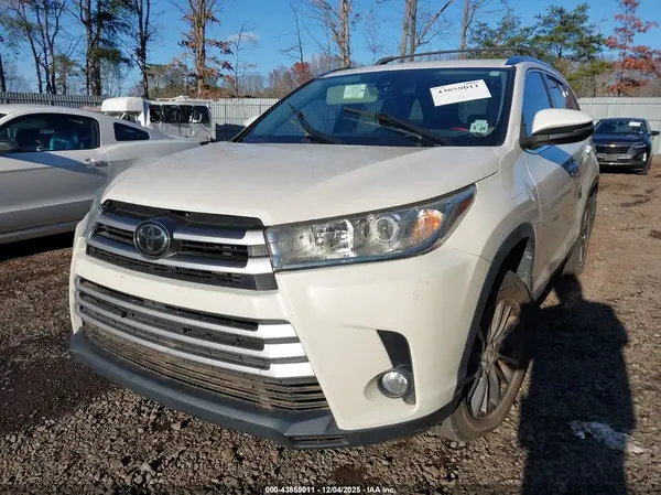 5TDJZRFH2KS596188 2019 TOYOTA HIGHLANDER - Image 2