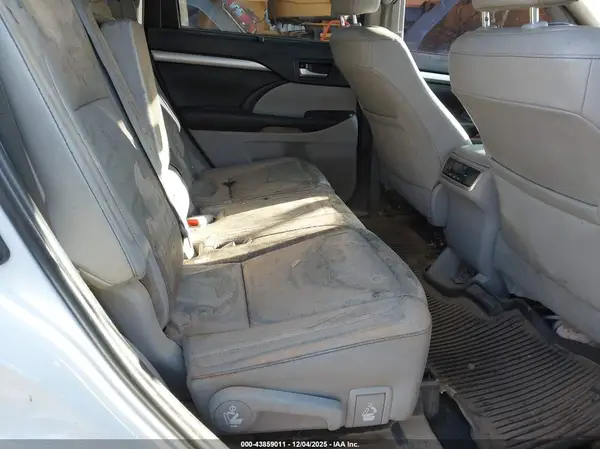 5TDJZRFH2KS596188 2019 TOYOTA HIGHLANDER - Image 8