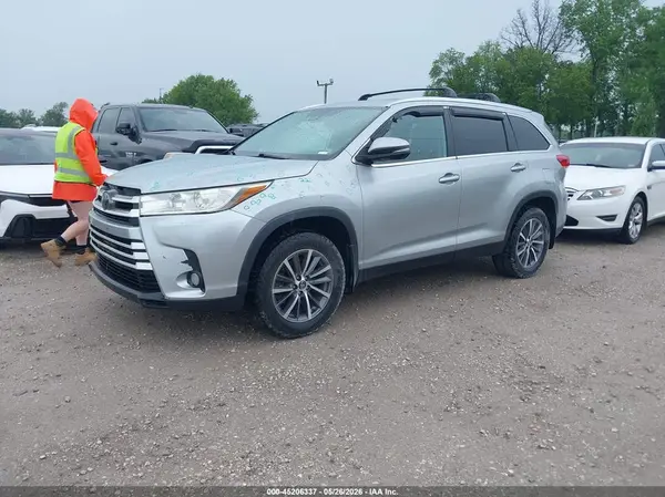 5TDJZRFH2KS597499 2019 TOYOTA HIGHLANDER - Image 2