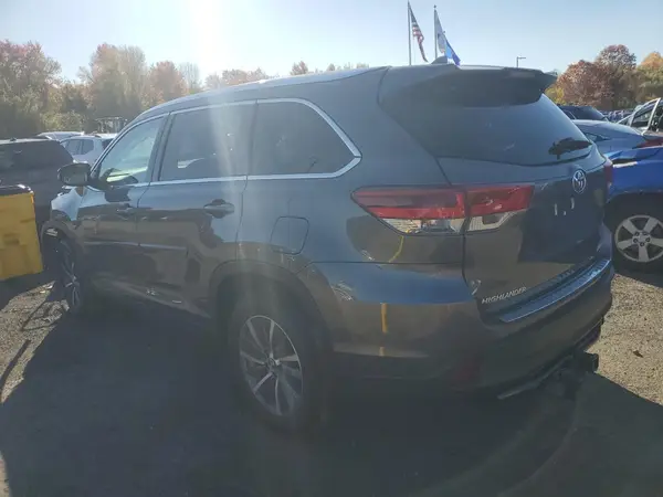 5TDJZRFH2KS598653 2019 TOYOTA HIGHLANDER - Image 2