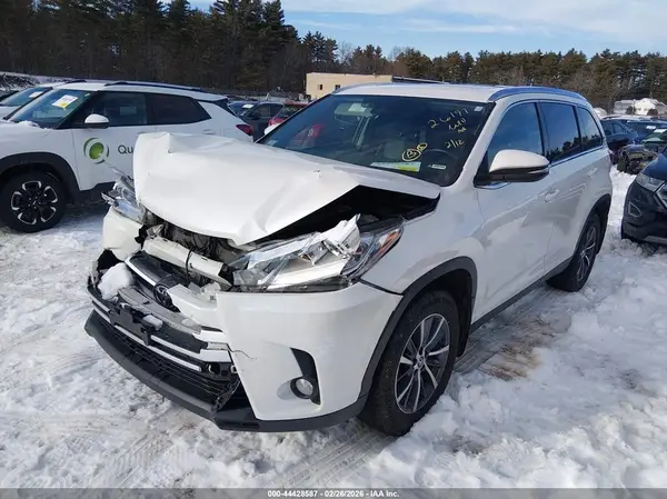 5TDJZRFH2KS604547 2019 TOYOTA HIGHLANDER - Image 2