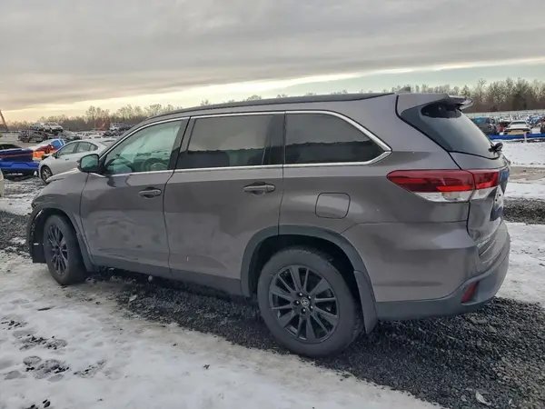 5TDJZRFH2KS606461 2019 TOYOTA HIGHLANDER - Image 2