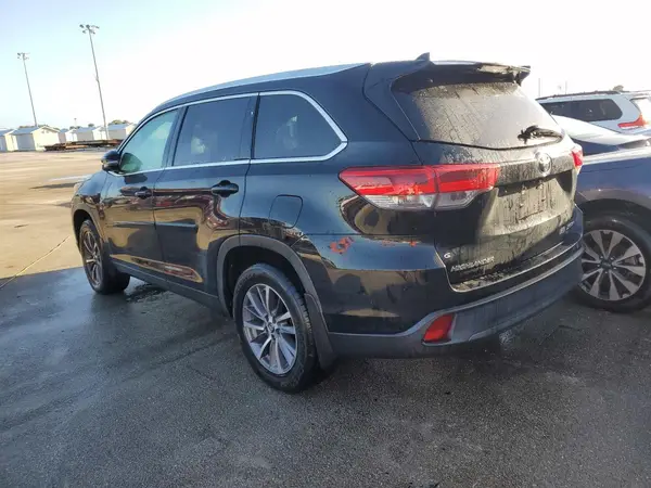 5TDJZRFH2KS606962 2019 TOYOTA HIGHLANDER - Image 2