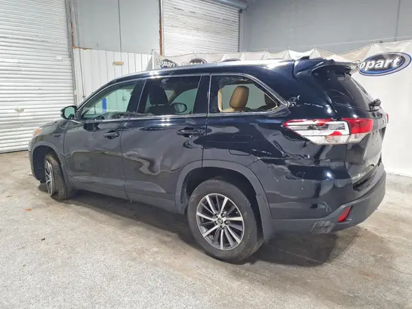 5TDJZRFH2KS609067 2019 TOYOTA HIGHLANDER - Image 2