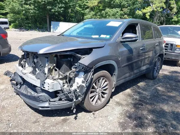 5TDJZRFH2KS609487 2019 TOYOTA HIGHLANDER - Image 2