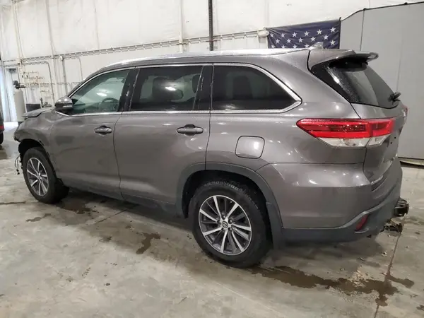 5TDJZRFH2KS609618 2019 TOYOTA HIGHLANDER - Image 2