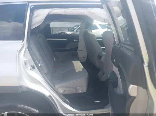 5TDJZRFH2KS612437 2019 TOYOTA HIGHLANDER - Image 8
