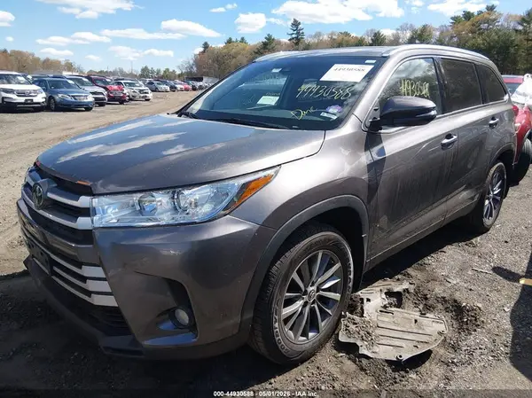 5TDJZRFH2KS618707 2019 TOYOTA HIGHLANDER - Image 2