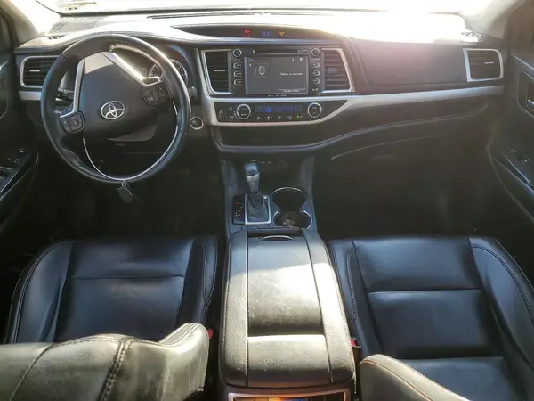 5TDJZRFH2KS623549 2019 TOYOTA HIGHLANDER - Image 8