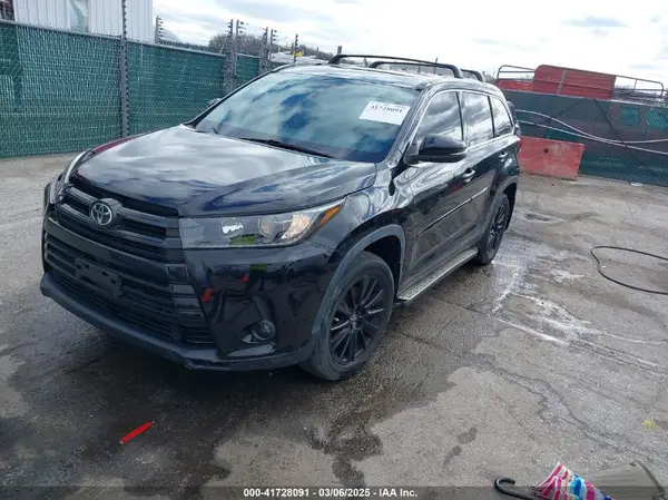 5TDJZRFH2KS625530 2019 TOYOTA HIGHLANDER - Image 2