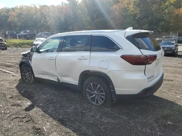 5TDJZRFH2KS705037 2019 TOYOTA HIGHLANDER - Image 2