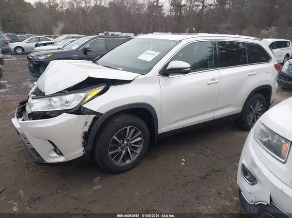 5TDJZRFH2KS726986 2019 TOYOTA HIGHLANDER - Image 2