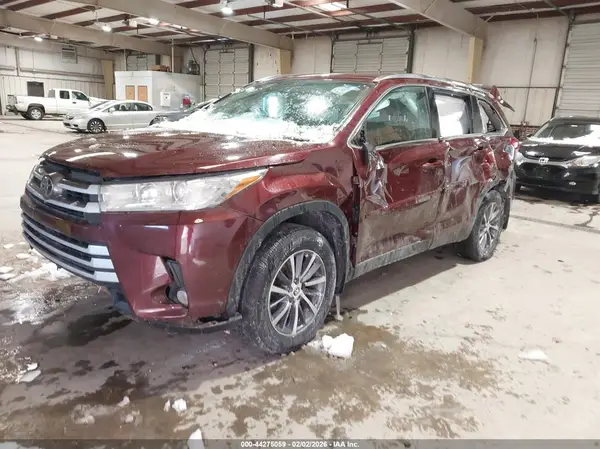 5TDJZRFH2KS736482 2019 TOYOTA HIGHLANDER - Image 2