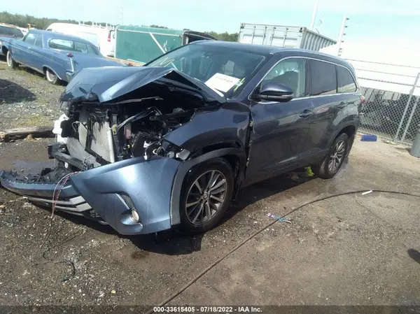 5TDJZRFH2KS738586 2019 TOYOTA HIGHLANDER - Image 2