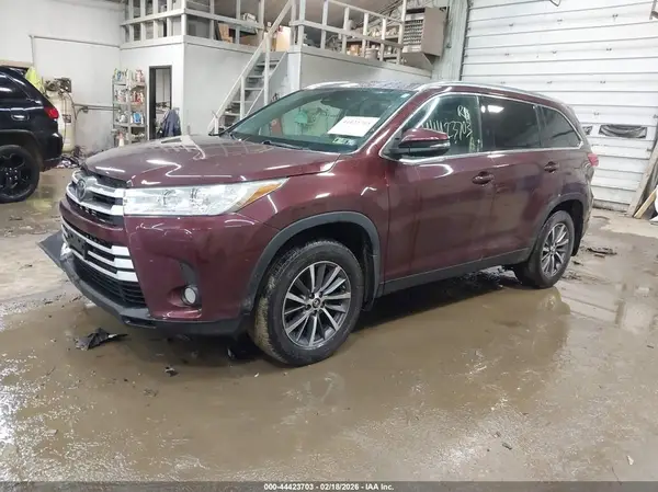 5TDJZRFH2KS740516 2019 TOYOTA HIGHLANDER - Image 2