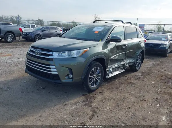 5TDJZRFH2KS744758 2019 TOYOTA HIGHLANDER - Image 2