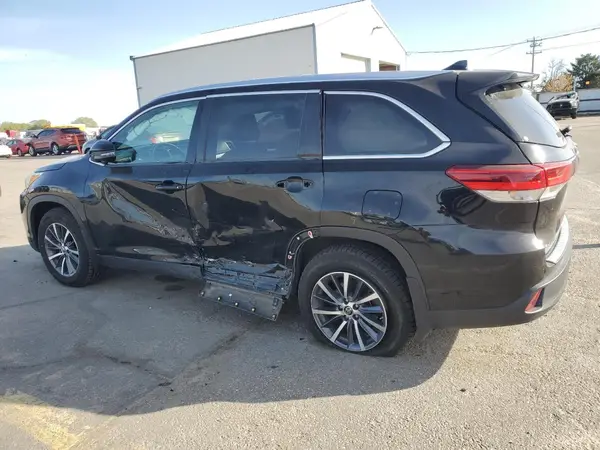 5TDJZRFH2KS920756 2019 TOYOTA HIGHLANDER - Image 2