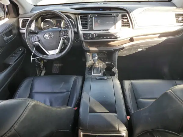 5TDJZRFH2KS920756 2019 TOYOTA HIGHLANDER - Image 8