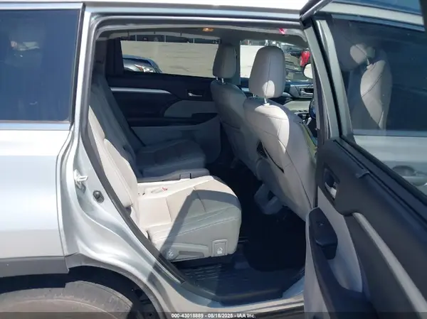 5TDJZRFH2KS925004 2019 TOYOTA HIGHLANDER - Image 8