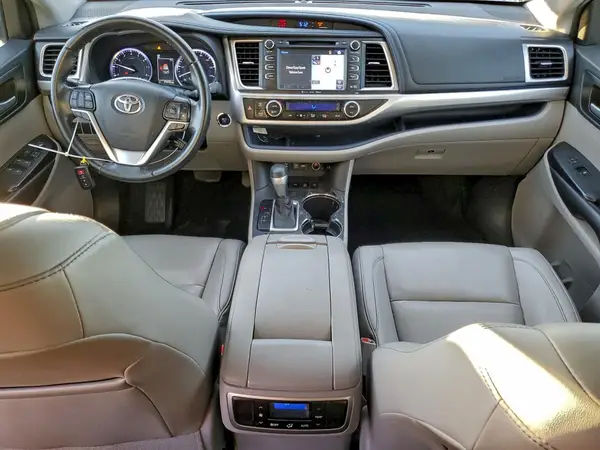 5TDJZRFH2KS925987 2019 TOYOTA HIGHLANDER - Image 8