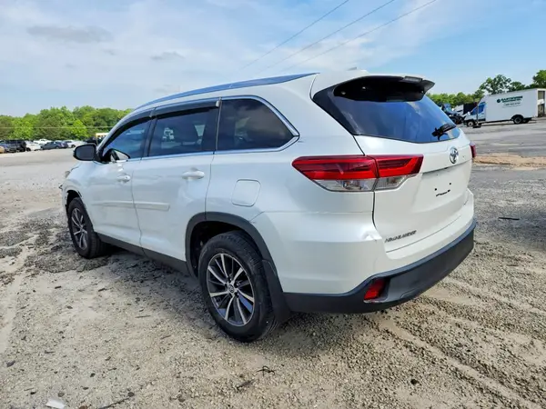5TDJZRFH2KS926671 2019 TOYOTA HIGHLANDER - Image 2