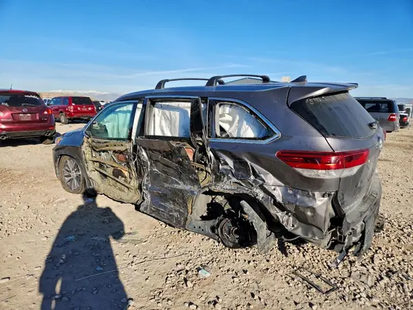 5TDJZRFH2KS931997 2019 TOYOTA HIGHLANDER - Image 2
