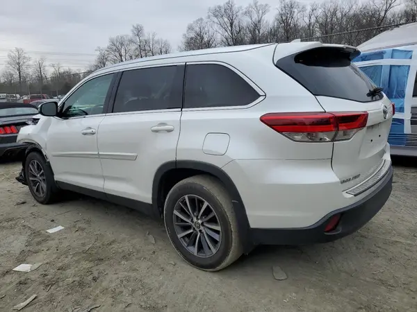 5TDJZRFH2KS933605 2019 TOYOTA HIGHLANDER - Image 2